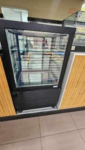 Vitrine refrigerada 220v