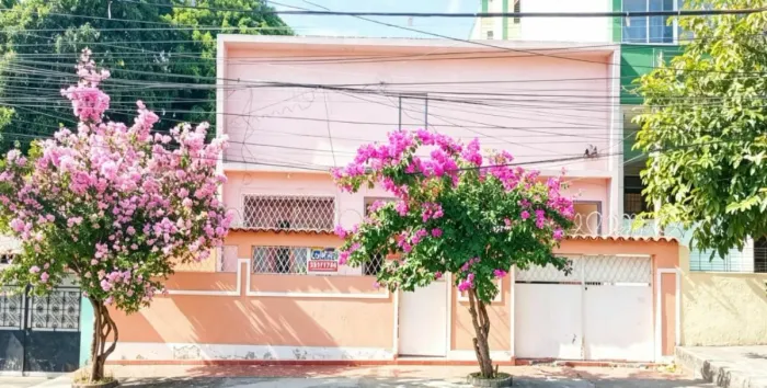 Casa linear com terreno amplo em Vicente de Carvalho  espaço, localização e enorme potenci