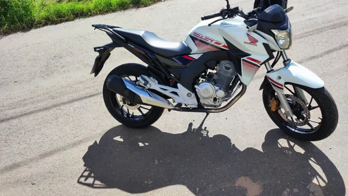 CBX Twister 2022 top