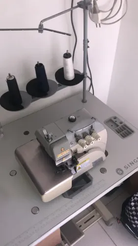 Máquina de costura overloque - Semi nova