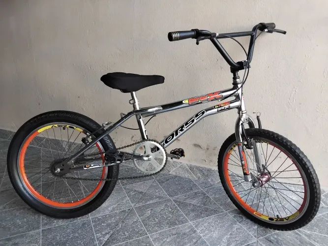 Bicicleta aro 20 crros cromada vendo ou troco por outra de menor valor um bom presente