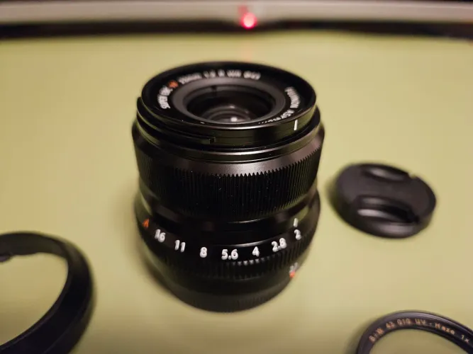 Lente Fujifilm 23mm f2 R WR com filtro K&F seminova