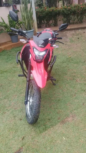 Moto sem nova com protetor de carenagem dianteiro emplacada só transferir 