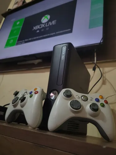 Xbox 360 Super Slim Desbloqueado + 2 Controles + Fonte Original