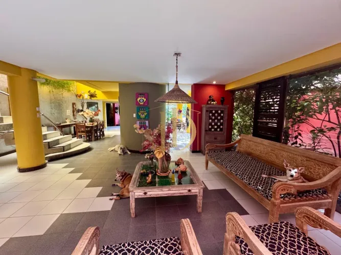 Casa Pedra do Sal Vendo belíssima casa, com muita personalidade, espaçosa, 6 suítes, conce