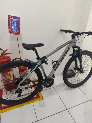 Vendo linda Mountain Bike aro 29 em excelente estado de conservação!