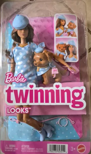 Barbie Twinning Looks da Mattel com cachorrinho vestida roupas combinando em azul branco