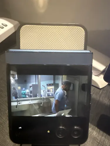 Motorola Razr 60 azul marinho semi novo