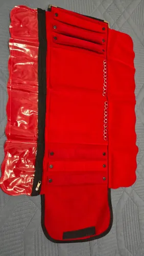 MOSTRUÁRIO JÓIAS VELUDO VERMELHO/PRETO - GRANDE