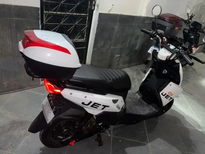 Scooter elétrica Jet 1000W com 4 meses de compra e pouco uso.