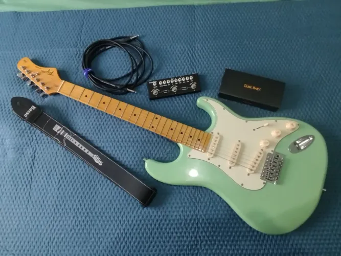 Guitarra Tagima TG530+acessórios (Sem uso)