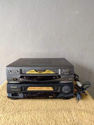 Combo de 2 vídeos cassete - VR 455 e VR 557 (com avarias) Philips