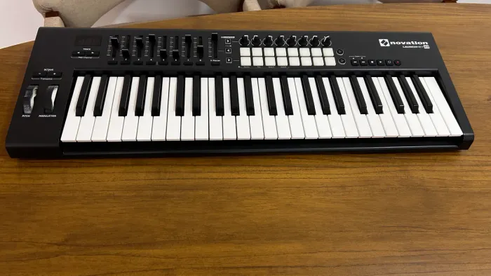 Controlador Novation Launchkey 49 mk2