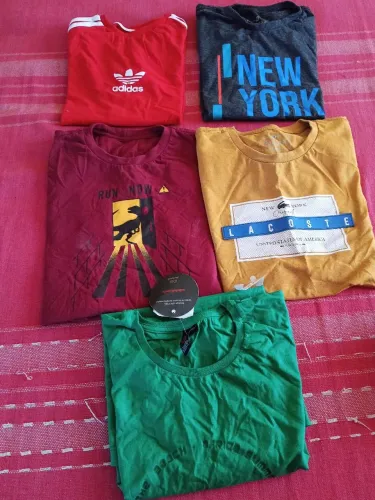Lote de camisas de menino e bermuda jeans nova tamanhoM veste 6/8 anos