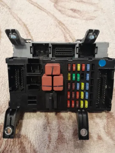 Body computer fiat idea 1.4 completa com a caixa de fusíveis 