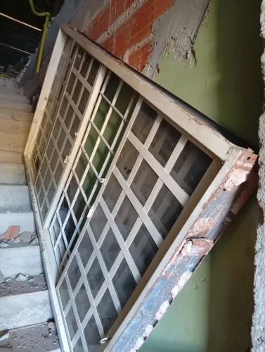 Vendo janela de ferro semi-nova 2 pôr um metro 