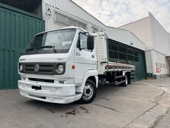 Vendo Volkswagen 8-160 delivery - Motor Cummins - Carroceria