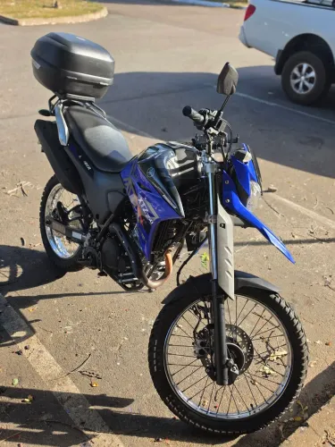 Lander 250, Único dono. Moto extra.