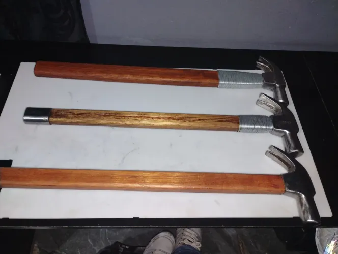 3 martelos. 1 ferradura Stanley 30mm.. 1 bellota 8001-ES 33mm.. 1 bellota 8001+DS 33mm.