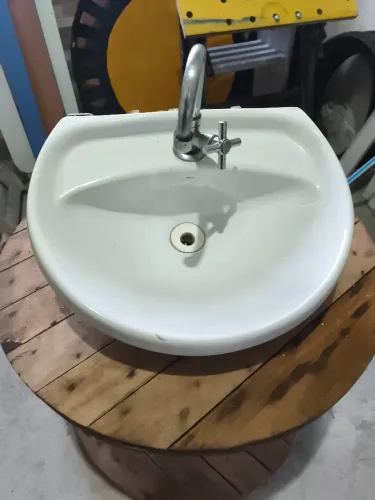 Doação Pia de Banheiro com torneira