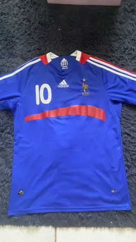Estou vendendo essa linda camisa retrô da seleção da França 2004