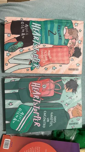 Livro Heartstopper e O amor n é óbvio