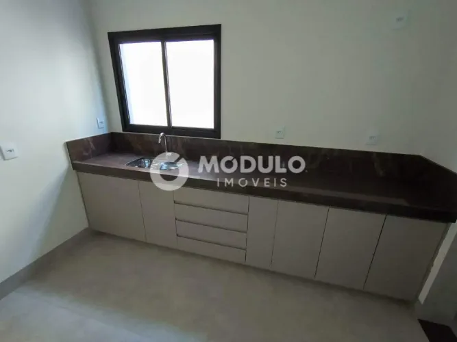 Apartamento disponível para locação no bairro Santa Mônica.