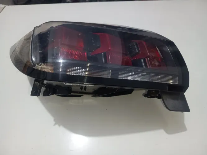 PEUGEOT 208 lanterna esquerda