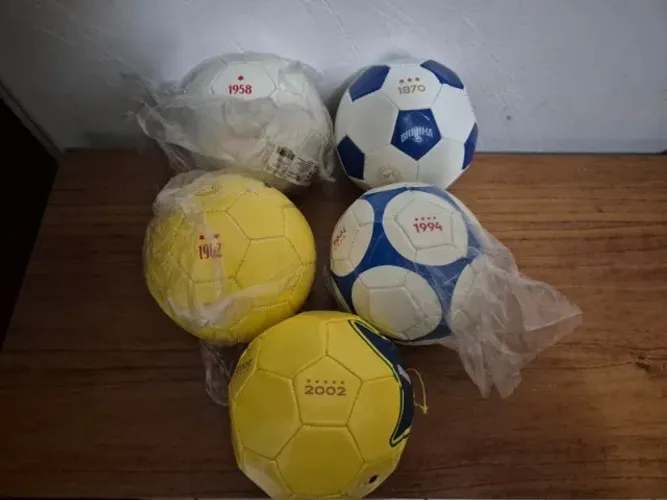 Coleção com 5 bolas da copa Brahma