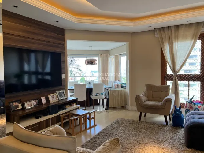 Amplo apartamento de 3 dormitórios, 1 suíte, com 2 vagas de garagem