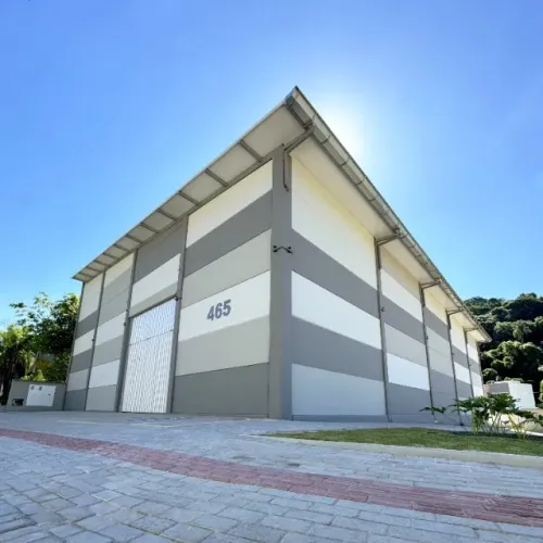 Aluga-se Galpão no Bateas em Brusque.