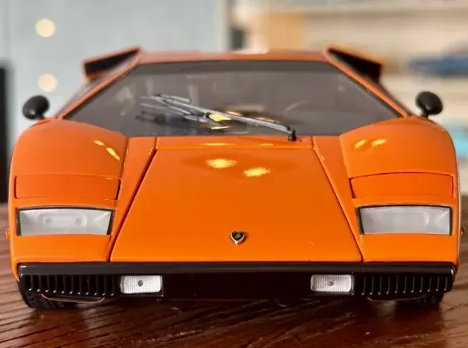 Miniatura Lamborghini Countach 1/18