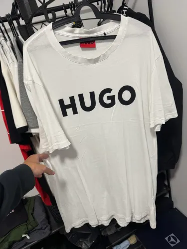 Camiseta Hugo