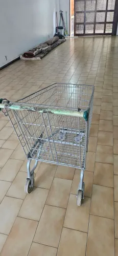 Carrinho para compras de condomínio.