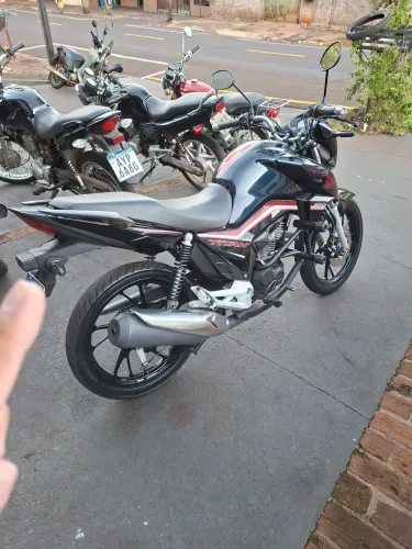 Vende-se titam 160 ou troco por carro do meu interesse