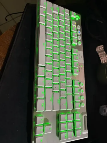 Teclado Gamer Logitech + Brinde
