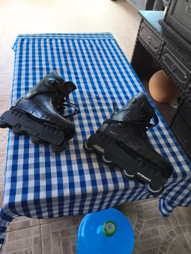 Vendo este quase novo patins