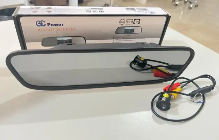 RETROVISOR COM CÂMERA E TELA LCD 4,3?