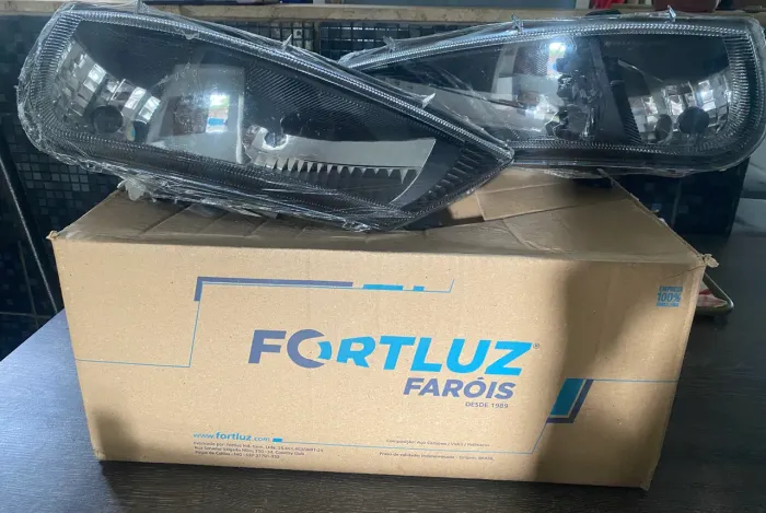 Par Faróis principal celta ano 1999 2000 001A 2006