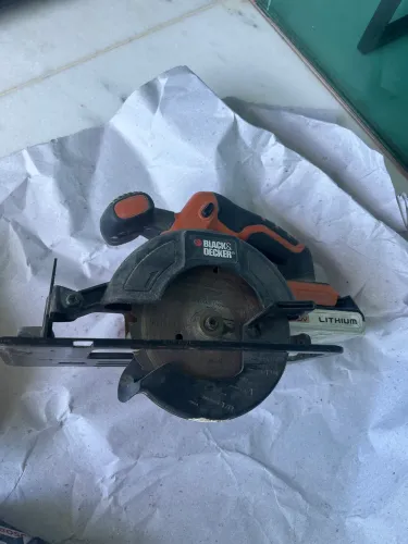 Serra circular Black & Decker com Bateria 20V