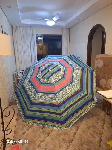 VENDO 2 GUARDA SÓIS COM FURADOR EM EXCELENTE ESTADO