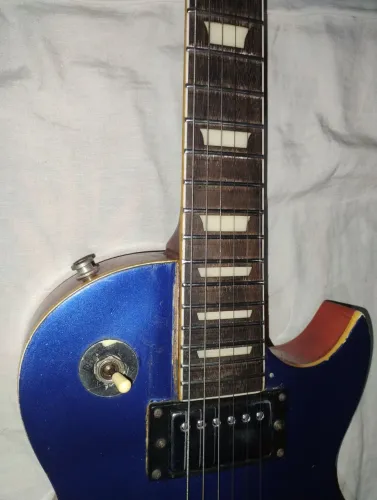 Guitarra com trastes inox