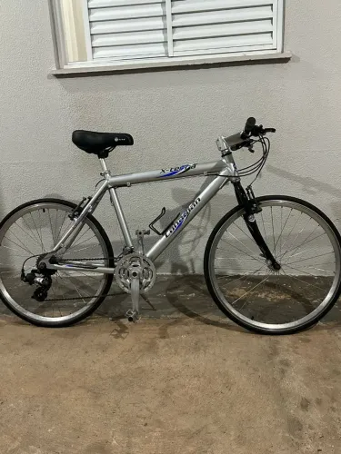 Vendo uma bicicleta canadian