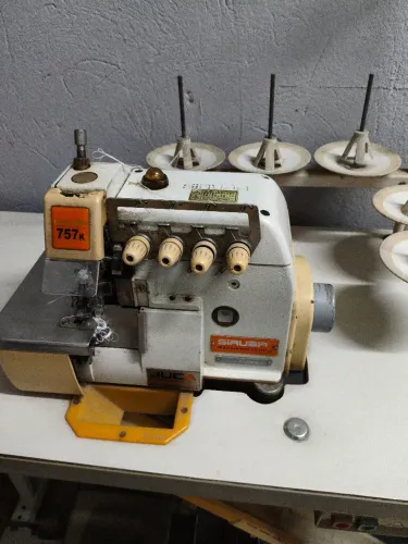 UmMáquina interloque industrial para todos os tipos de tecido