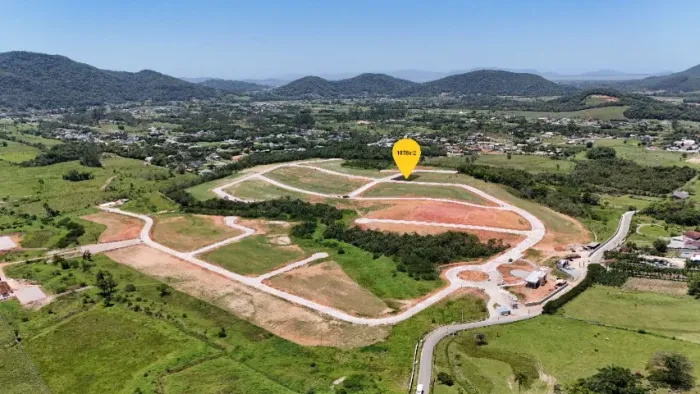 Terreno de esquina com 1.078m² no Condomínio Villa da Imperatriz - Parte Alta