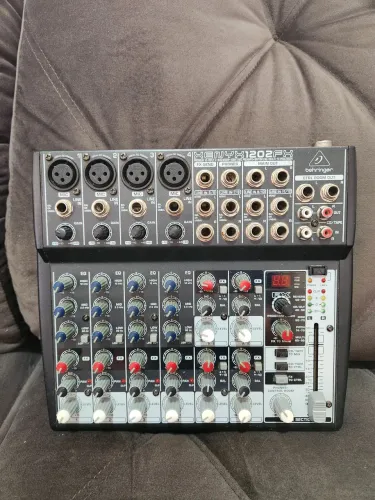 Vendo mesa de som beringuer Xenyx fx 1202 12 canais