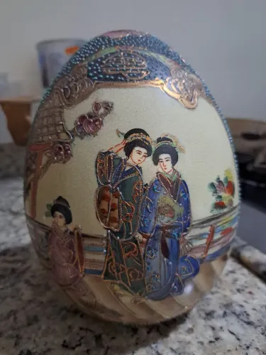 Ovo decorativo de porcelana oriental