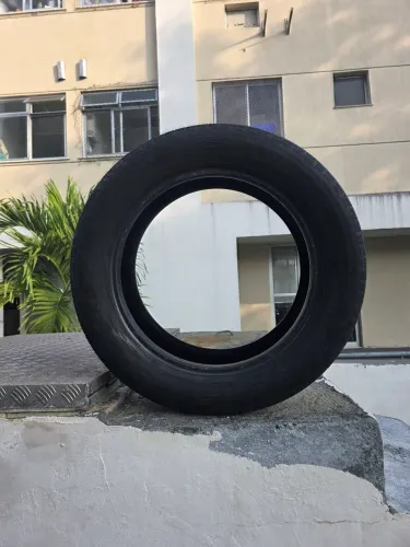 Pneu SUV PIRELLI (215/60R17) - SEMINOVO EXCELENTE ESTADO (3 meses de uso)