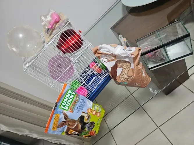 Kit Pets! Gaiola, bola e comedouro/bebedouro