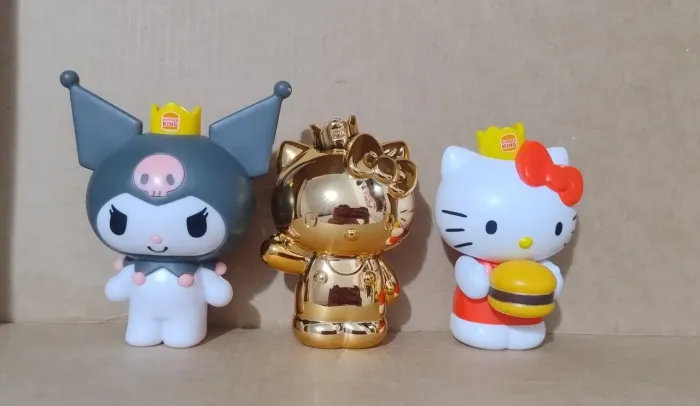 Hello Kitty dourada RARA + Kuromi e Hello Kitty da mesma coleção BK